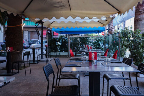 Impasto e forno a legna della pizzeria